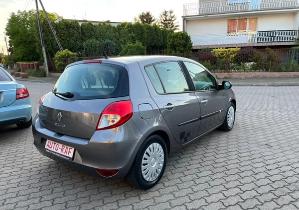 Renault Clio cena 12900 przebieg: 190000, rok produkcji 2009 z Nowy Targ małe 172